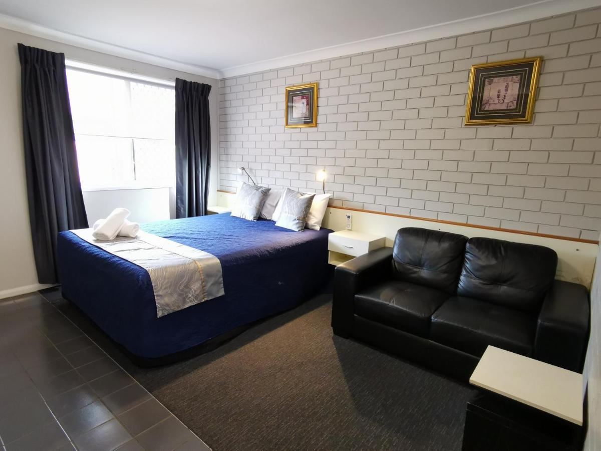 טוומבה Leichhardt Motor Inn מראה חיצוני תמונה