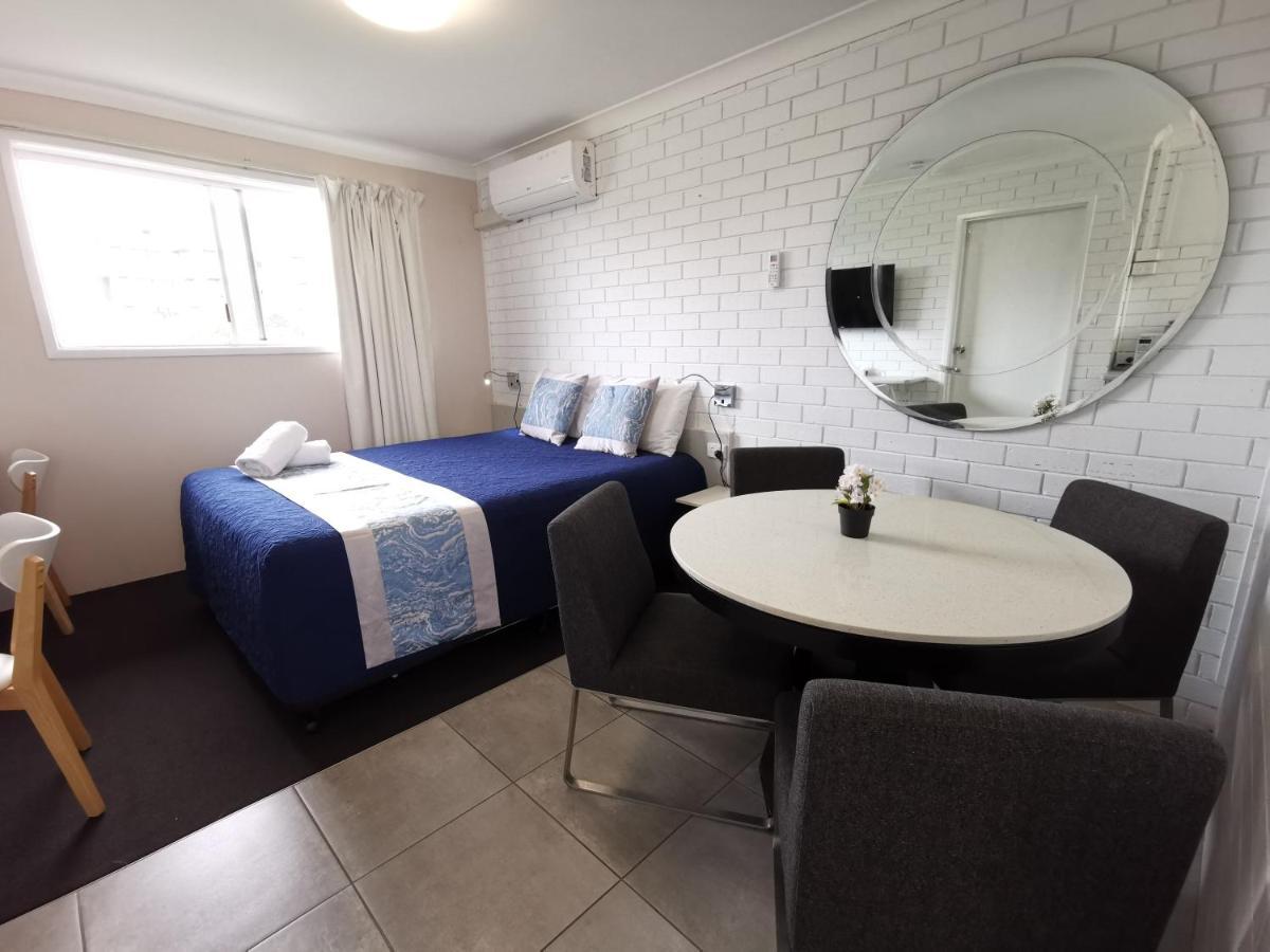 טוומבה Leichhardt Motor Inn מראה חיצוני תמונה