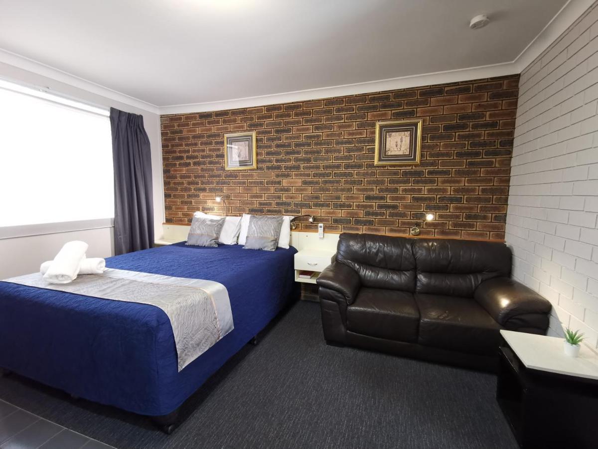 טוומבה Leichhardt Motor Inn מראה חיצוני תמונה
