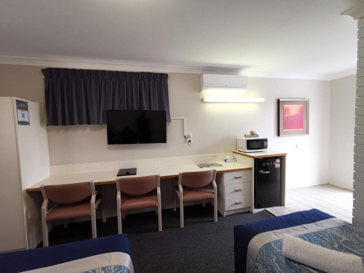 טוומבה Leichhardt Motor Inn מראה חיצוני תמונה