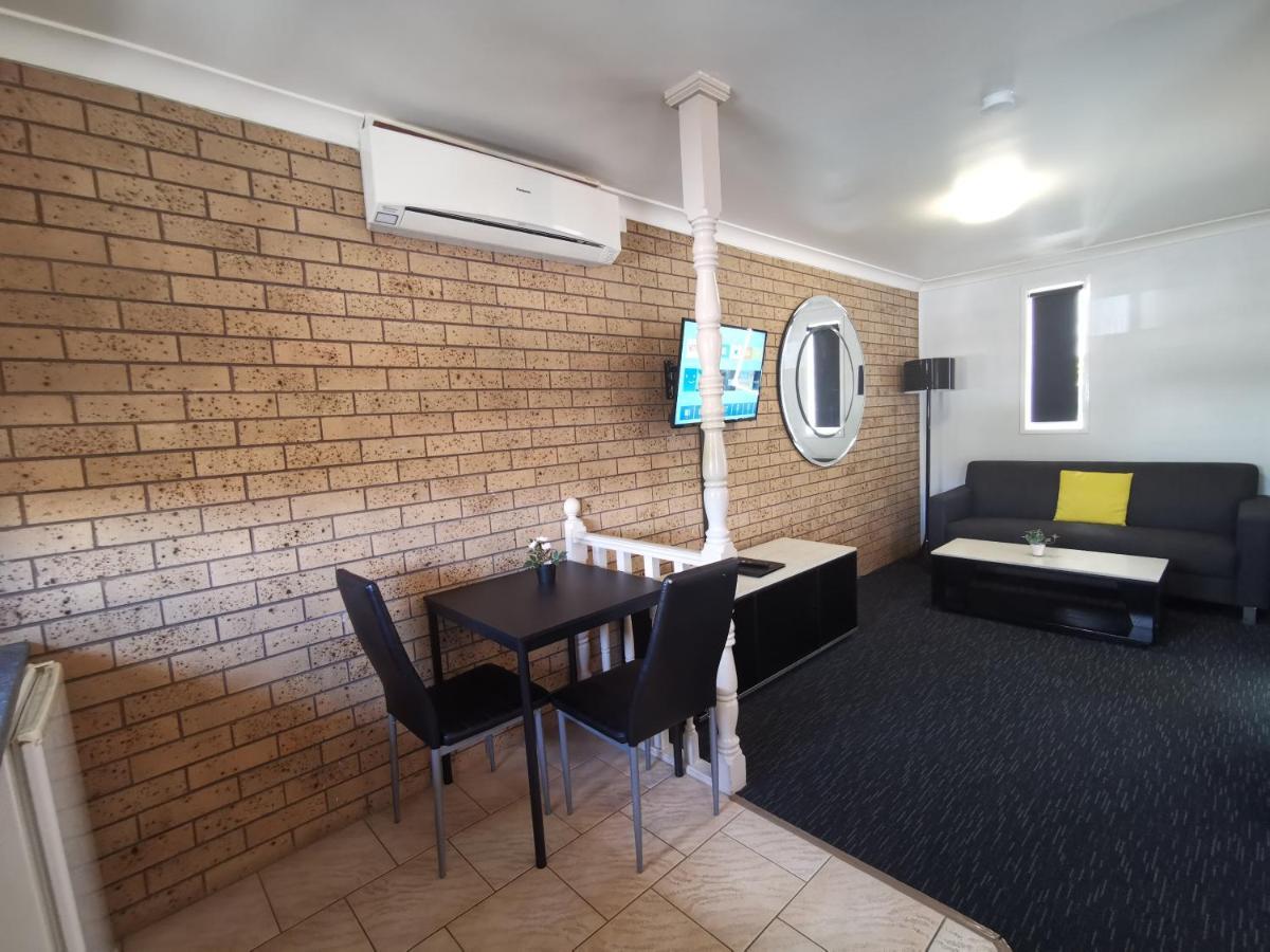 טוומבה Leichhardt Motor Inn מראה חיצוני תמונה