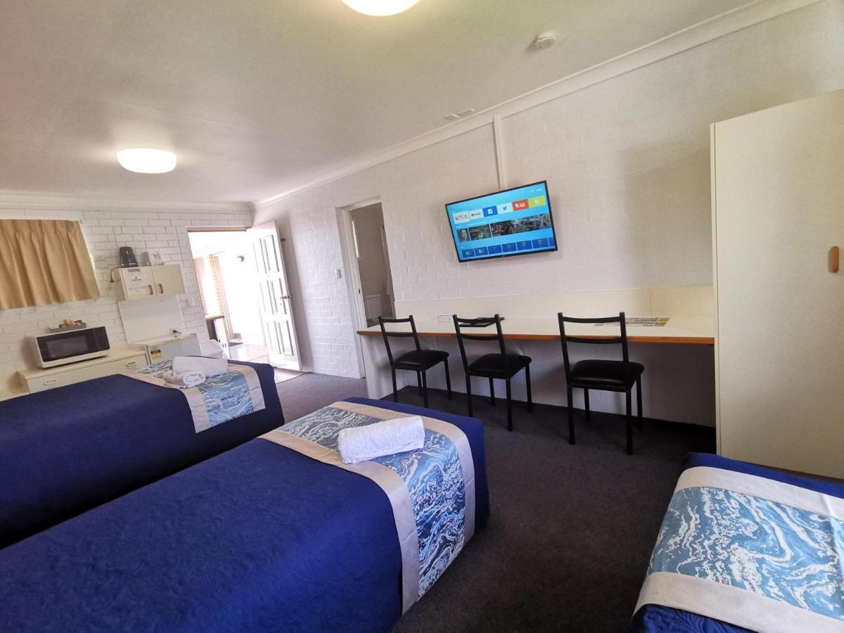 טוומבה Leichhardt Motor Inn מראה חיצוני תמונה