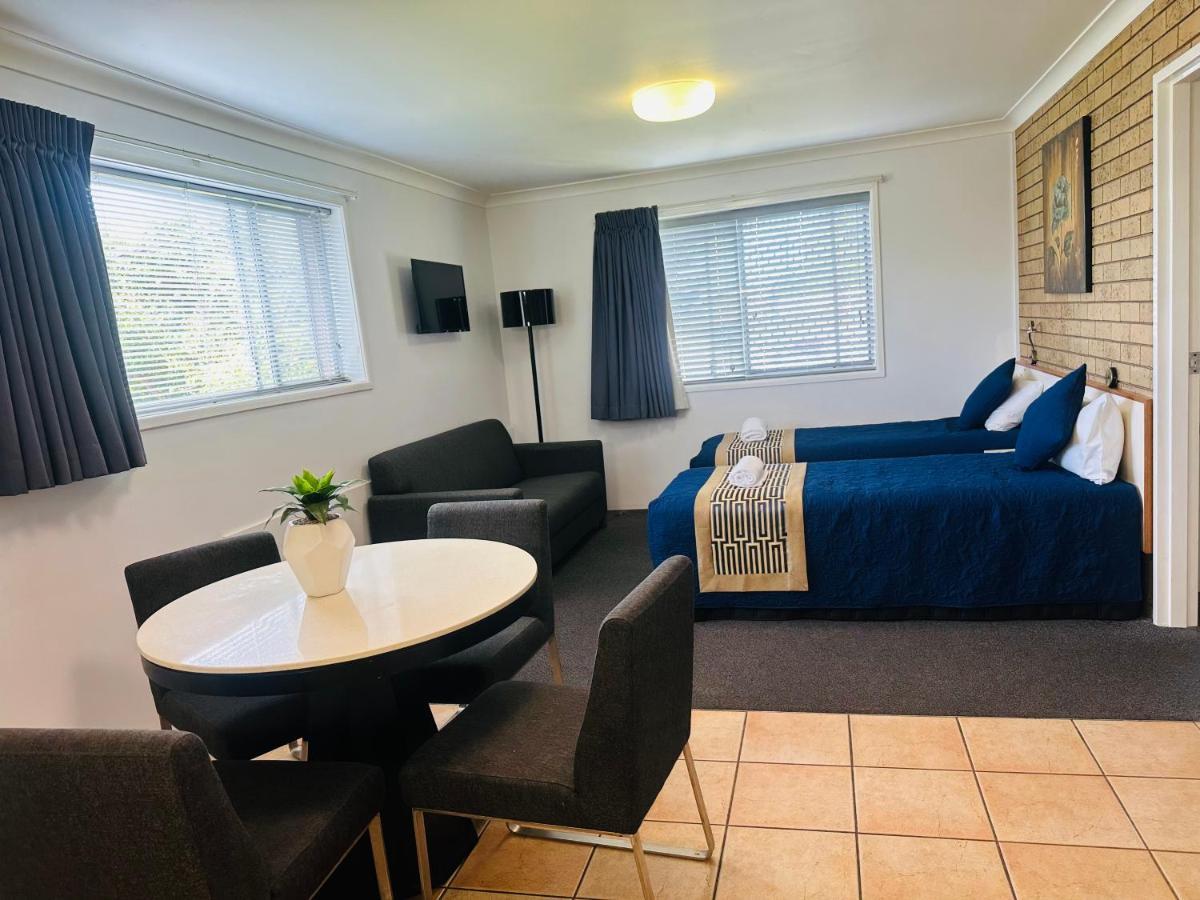טוומבה Leichhardt Motor Inn מראה חיצוני תמונה