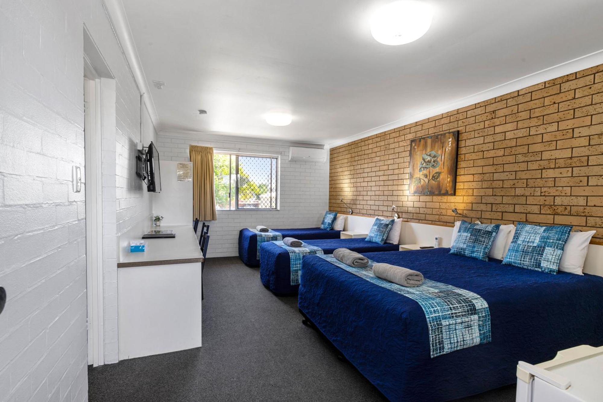 טוומבה Leichhardt Motor Inn מראה חיצוני תמונה