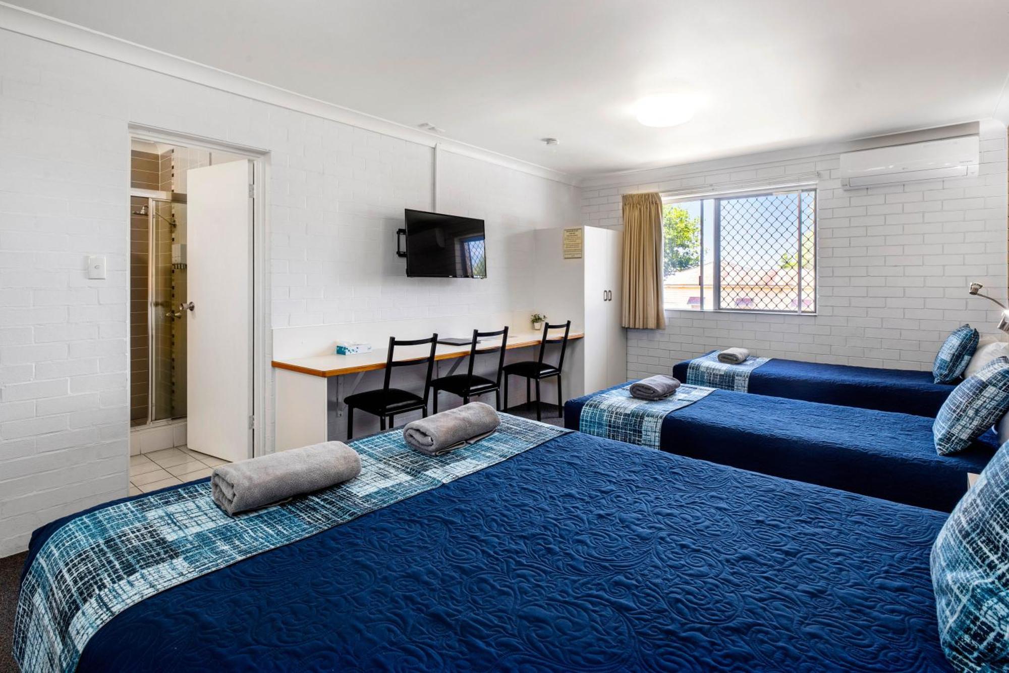 טוומבה Leichhardt Motor Inn מראה חיצוני תמונה