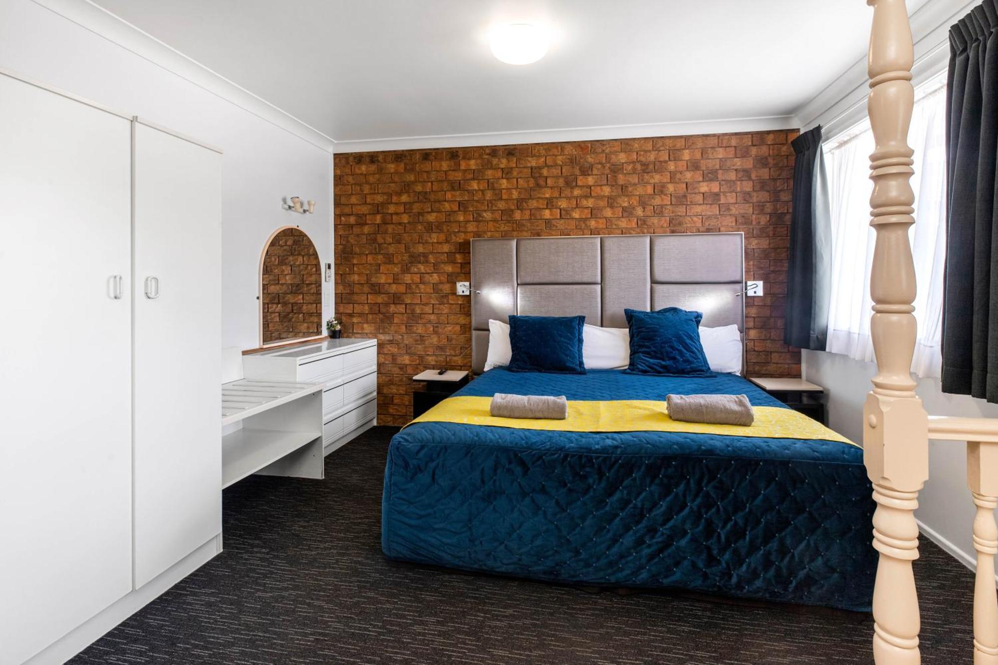 טוומבה Leichhardt Motor Inn מראה חיצוני תמונה