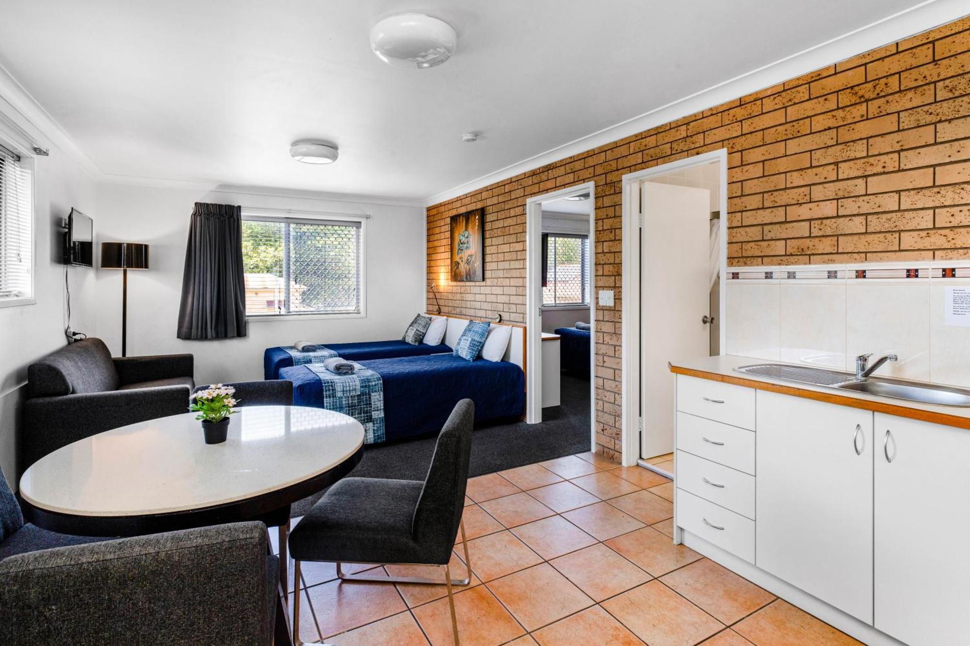 טוומבה Leichhardt Motor Inn מראה חיצוני תמונה