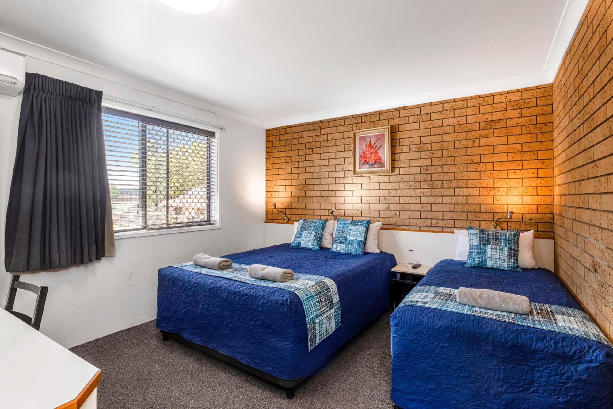 טוומבה Leichhardt Motor Inn מראה חיצוני תמונה