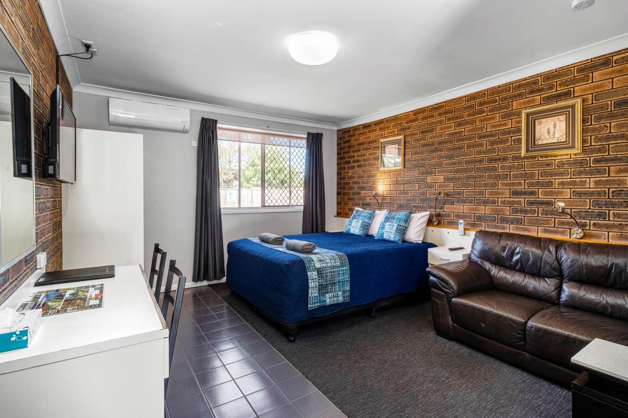 טוומבה Leichhardt Motor Inn מראה חיצוני תמונה