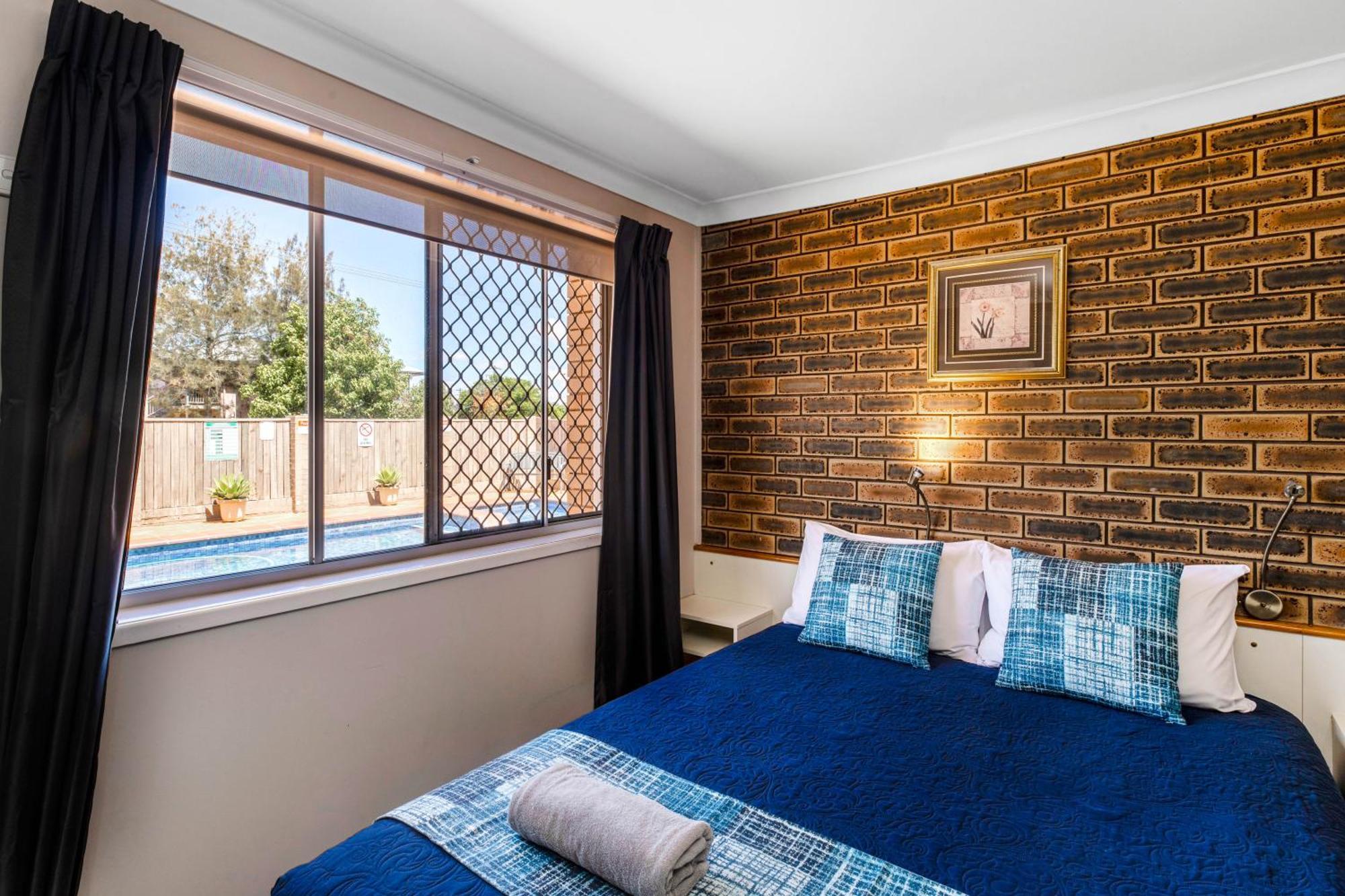טוומבה Leichhardt Motor Inn מראה חיצוני תמונה