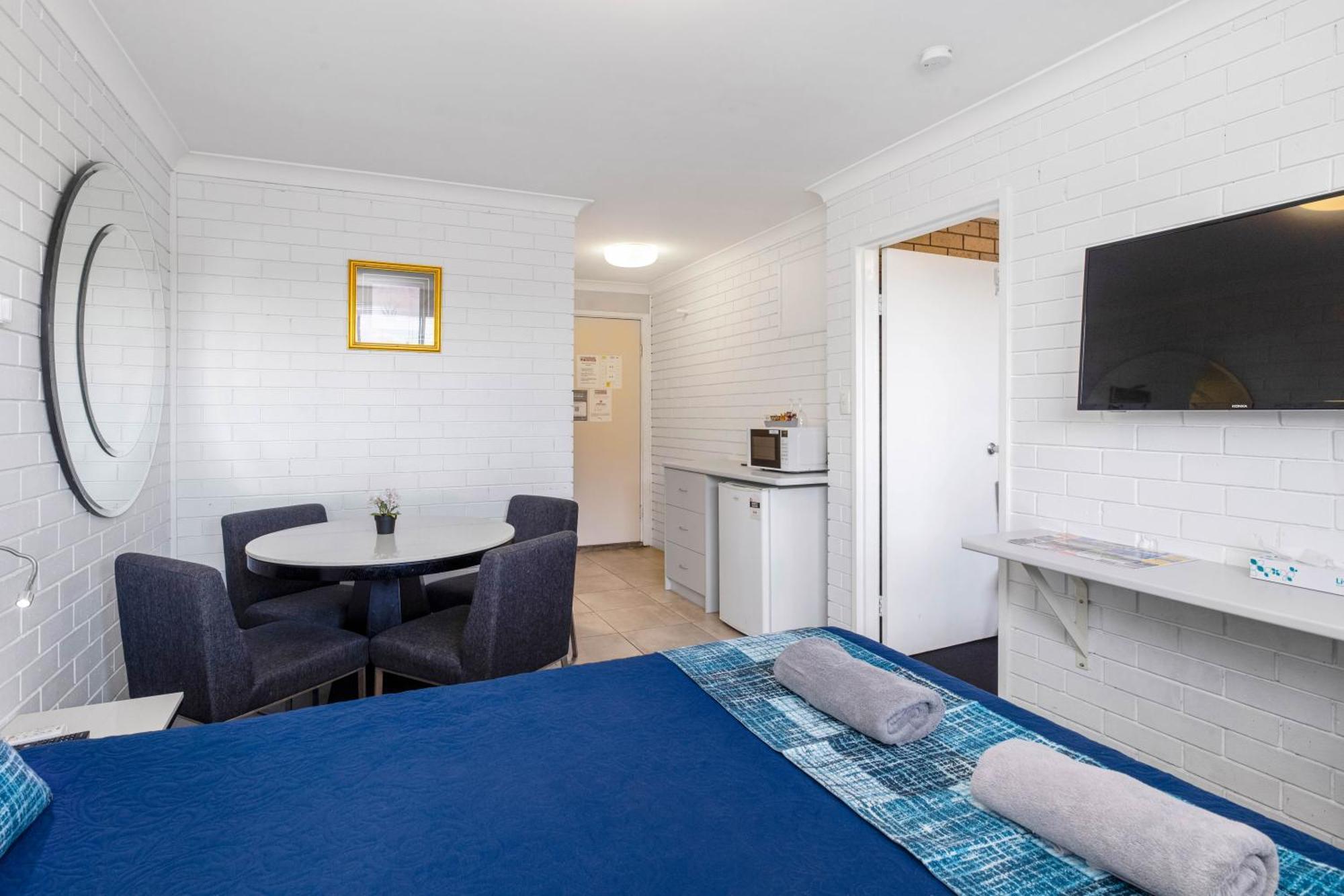 טוומבה Leichhardt Motor Inn מראה חיצוני תמונה