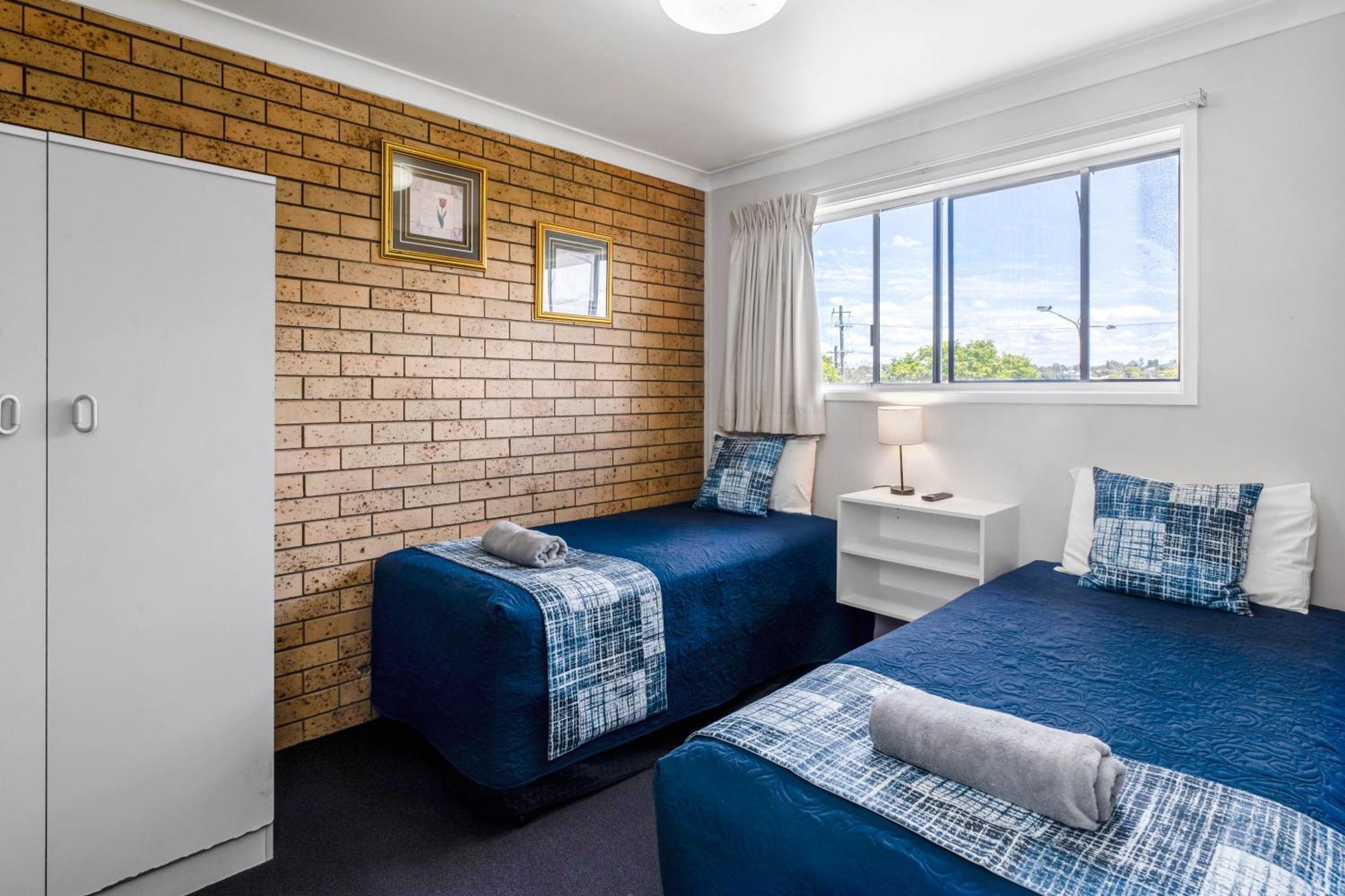 טוומבה Leichhardt Motor Inn מראה חיצוני תמונה