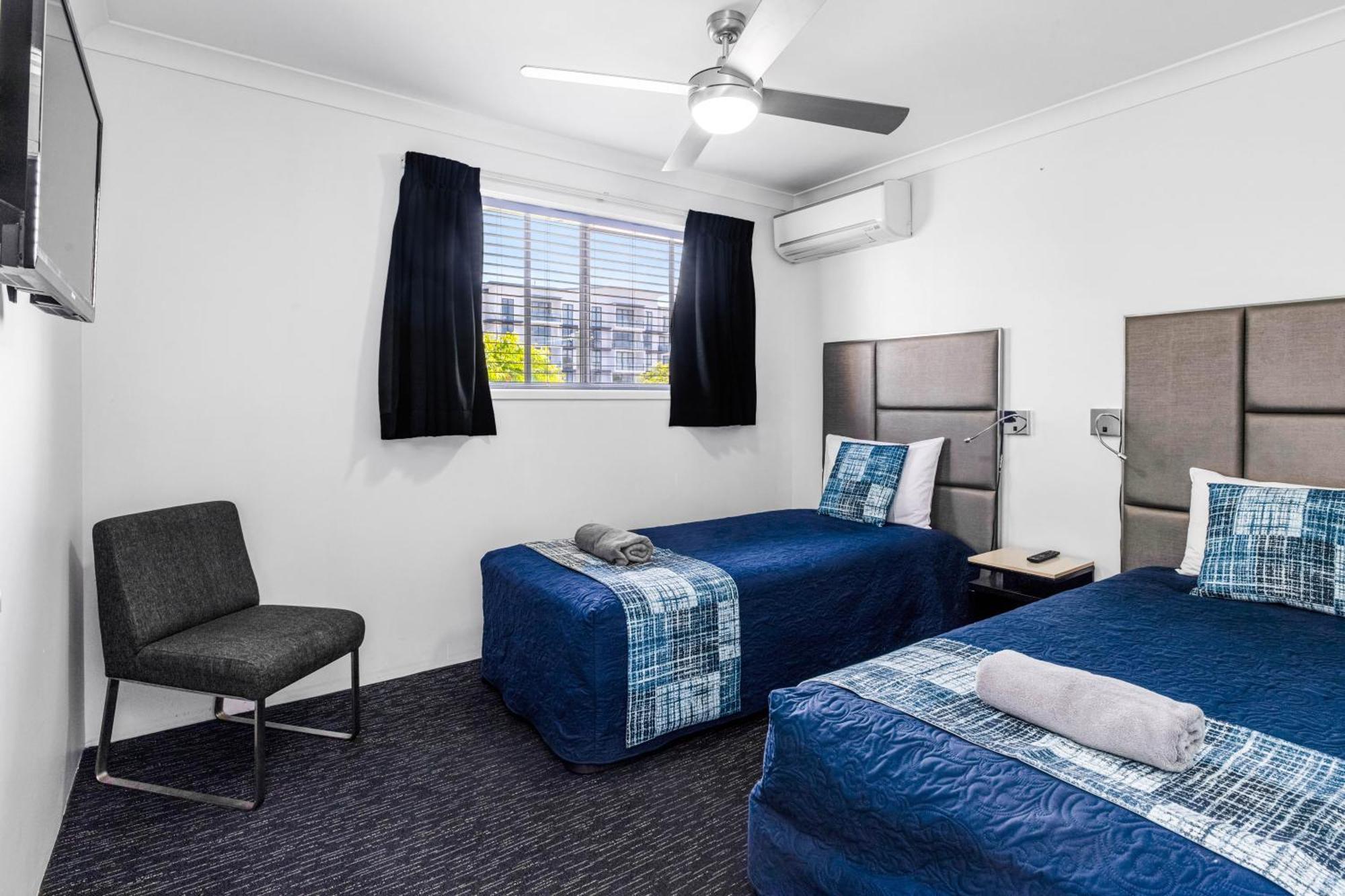 טוומבה Leichhardt Motor Inn מראה חיצוני תמונה