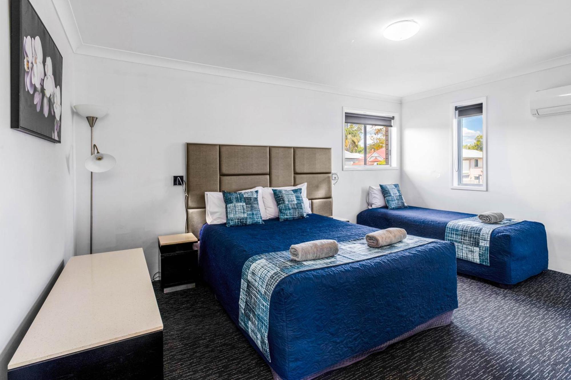 טוומבה Leichhardt Motor Inn מראה חיצוני תמונה