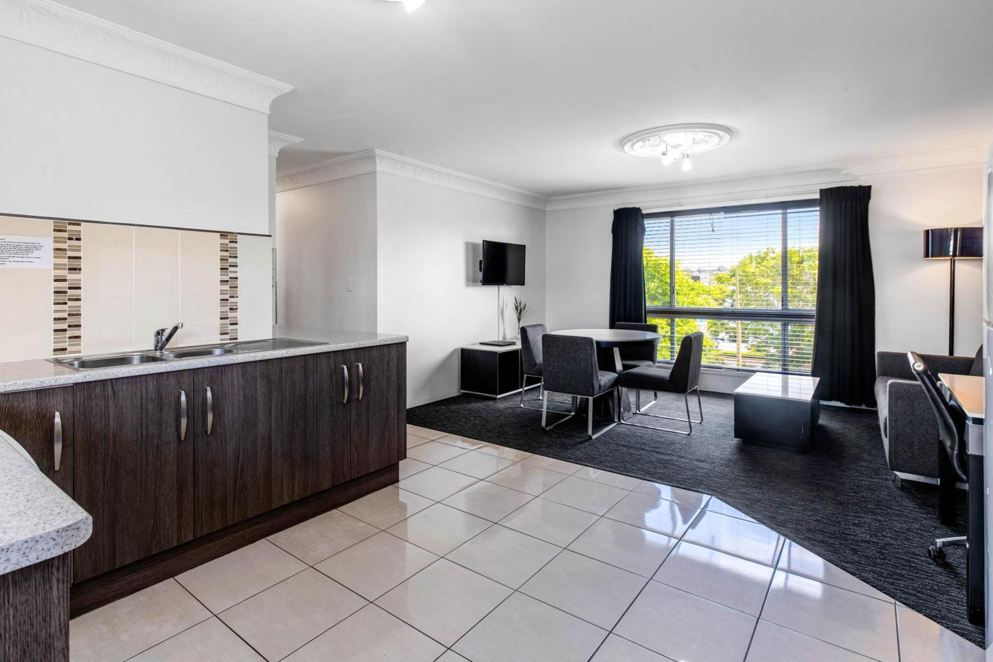 טוומבה Leichhardt Motor Inn מראה חיצוני תמונה