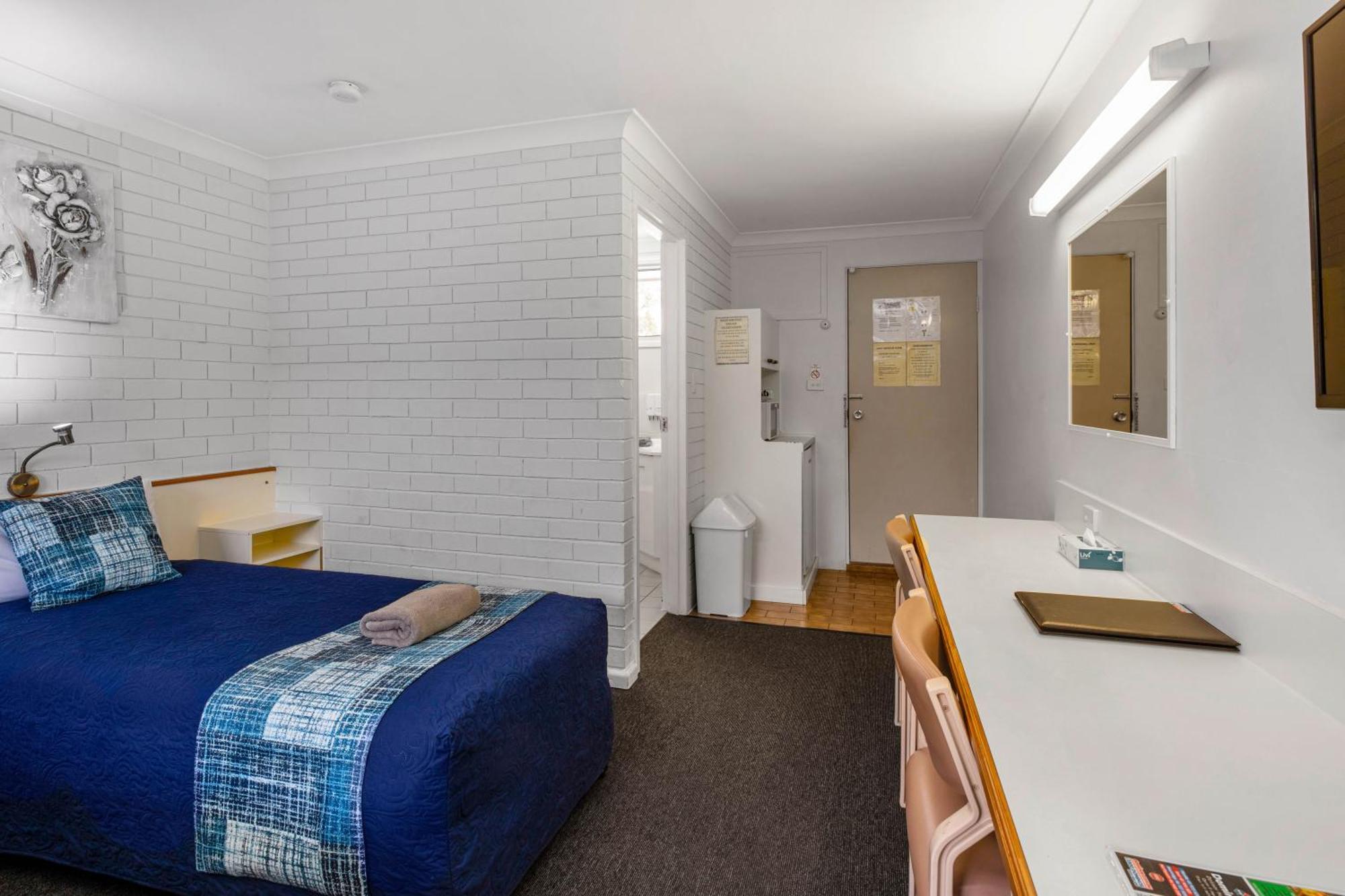 טוומבה Leichhardt Motor Inn מראה חיצוני תמונה