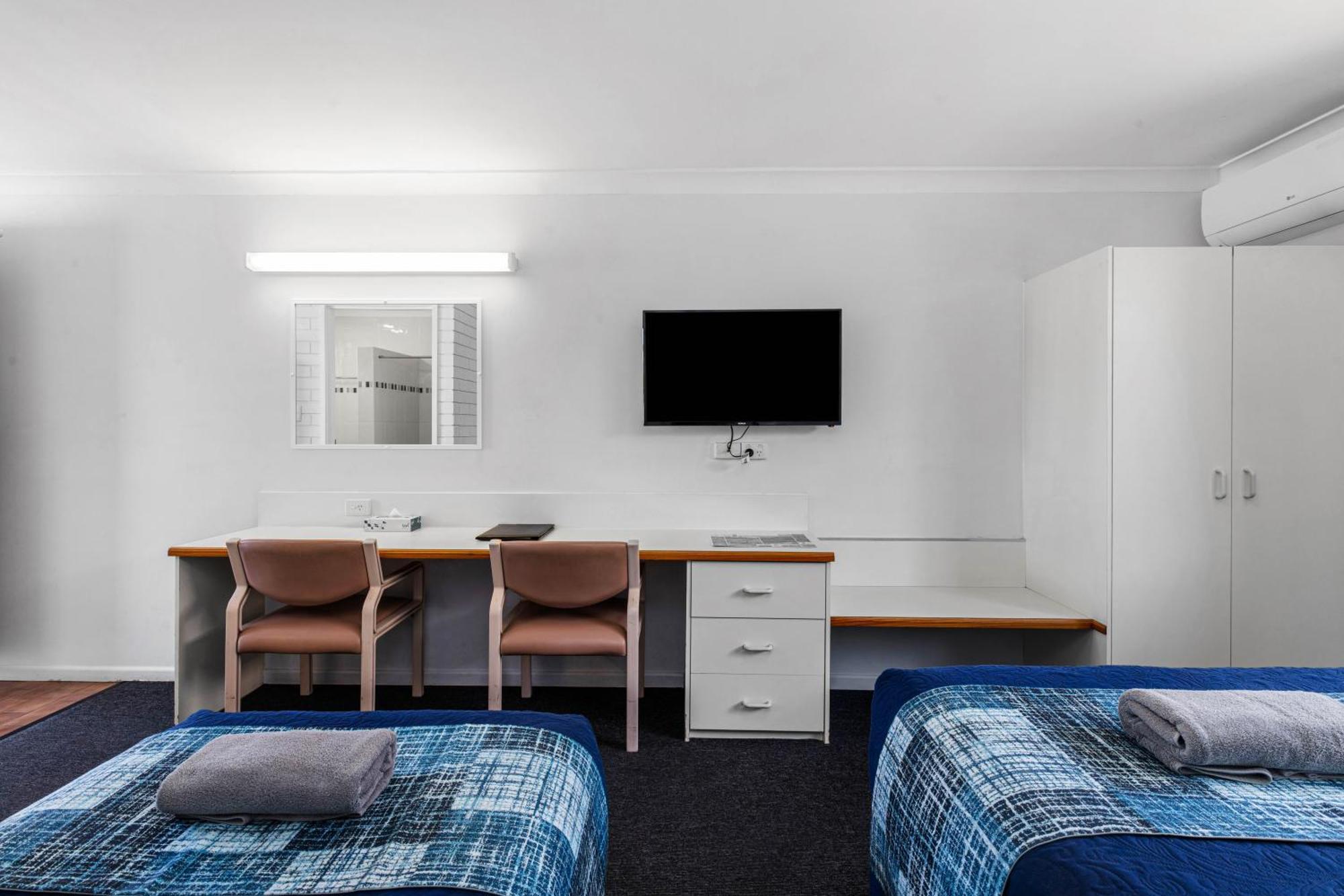 טוומבה Leichhardt Motor Inn מראה חיצוני תמונה