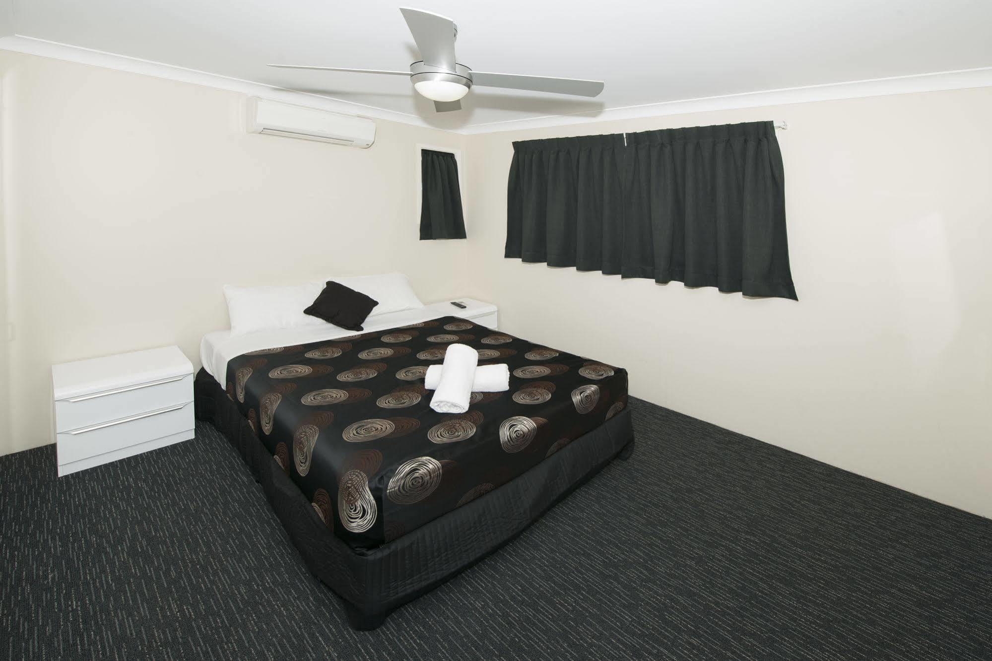טוומבה Leichhardt Motor Inn מראה חיצוני תמונה
