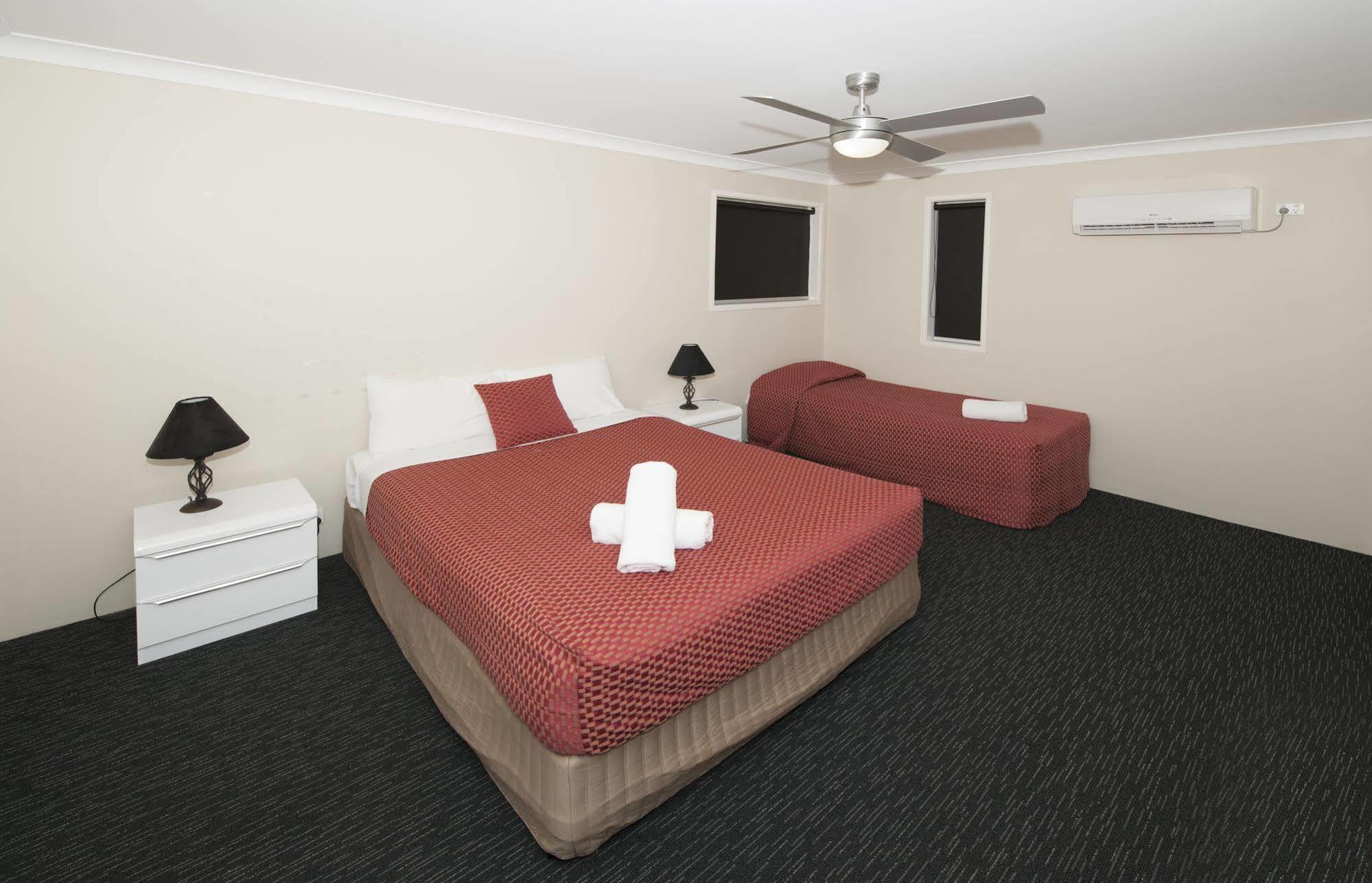 טוומבה Leichhardt Motor Inn מראה חיצוני תמונה